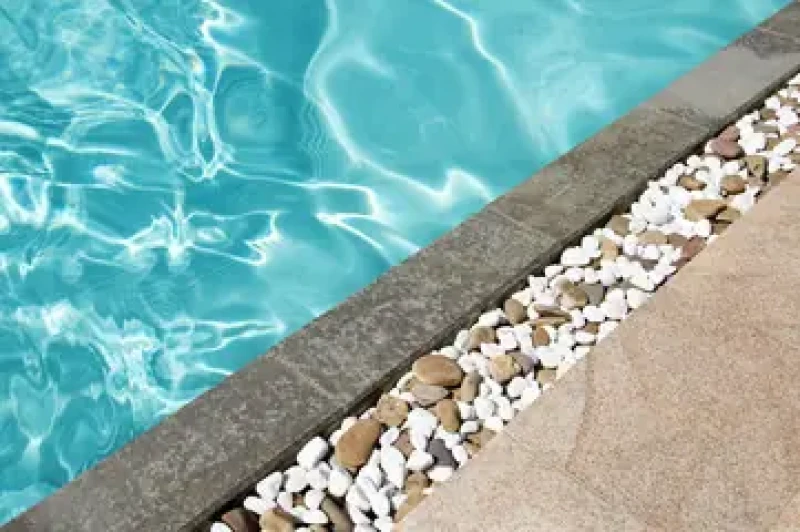Bordure piscine Bordeaux : Sublimez votre piscine avec nos bordures élégantes